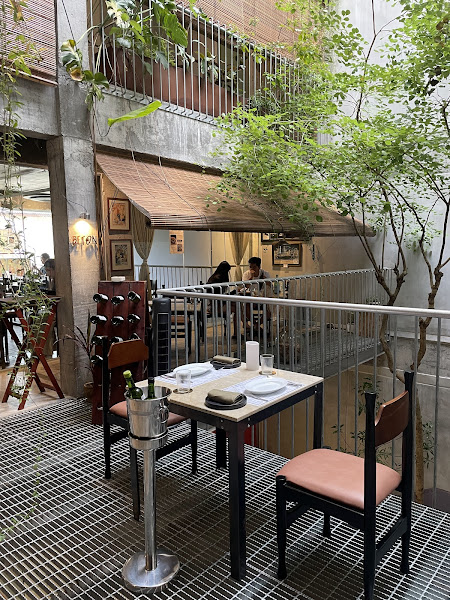 Beton Dining