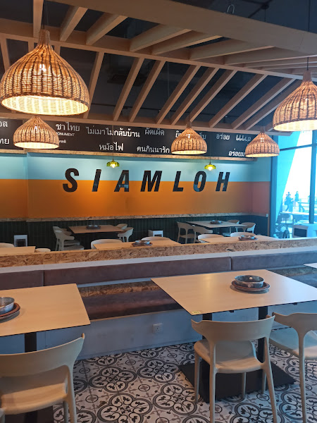 Siamloh by The Sea