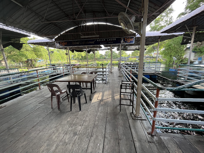 Floating Seafood Paradise Restaurant