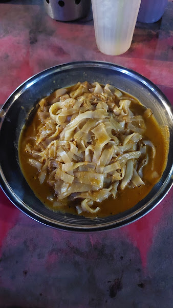Kedai Mee Bandung Teloq Pecah Dalam